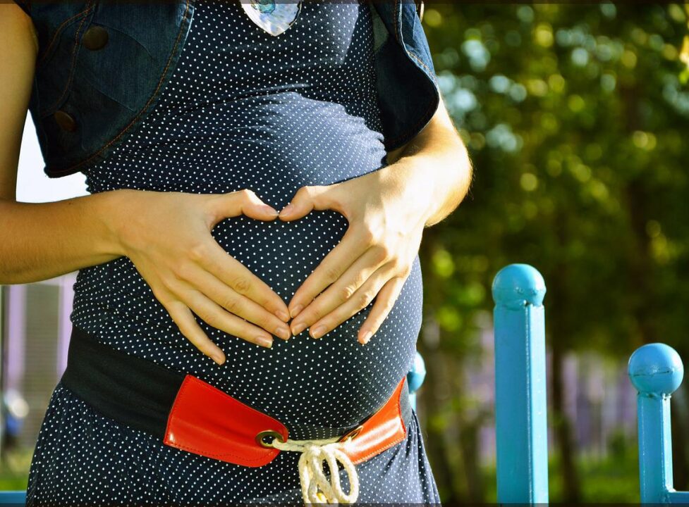 Kobieta w ciąży z prawidłowym poziomem żelaza